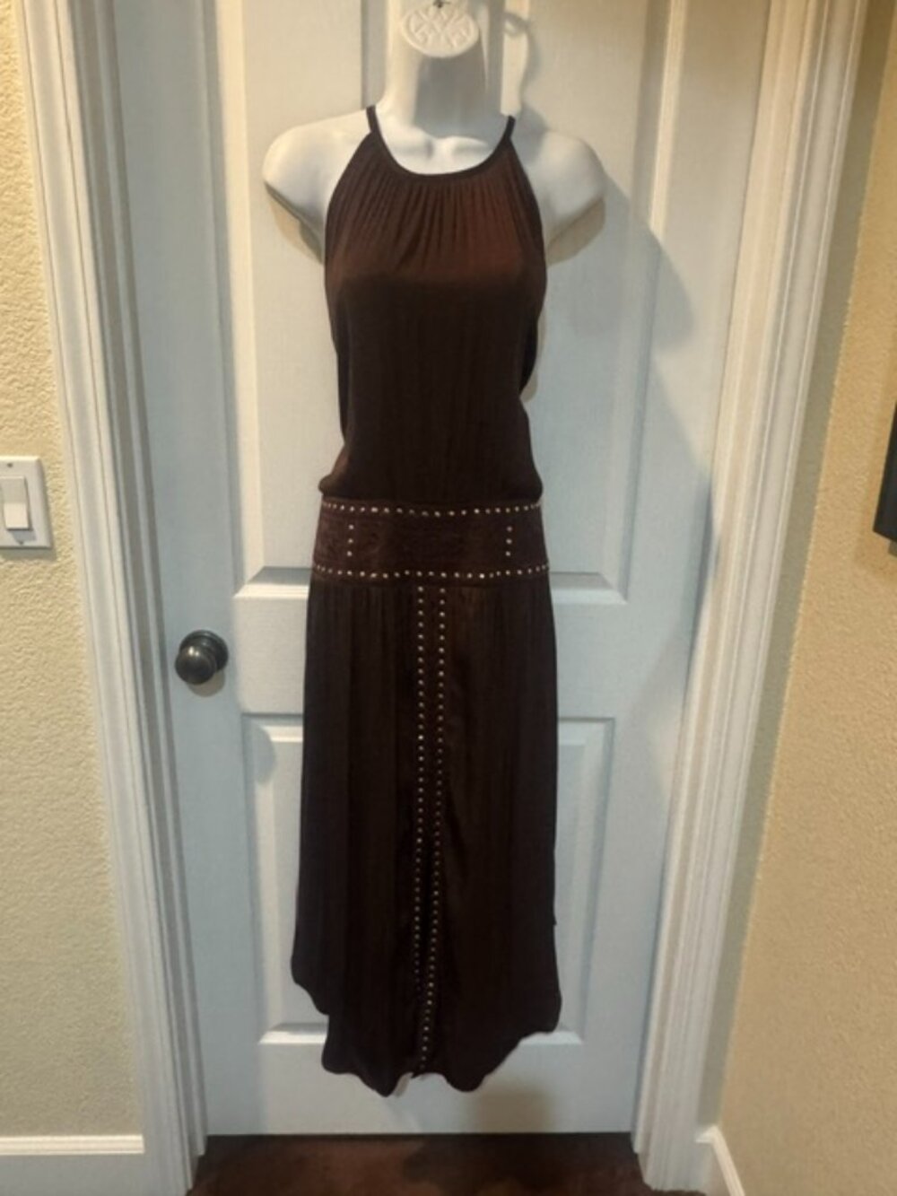 GORGEOUS NWT WHITE HOUSE BLACK MARKET BROWN WITH GOLD STUDDED MAXI HALTER DRESS